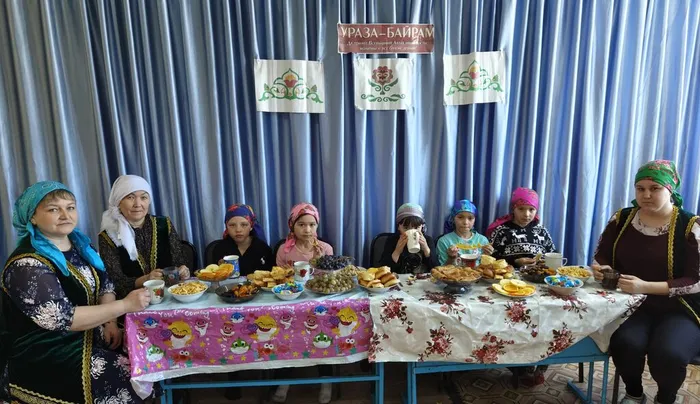 Информационный час «Праздник радостный и священный»