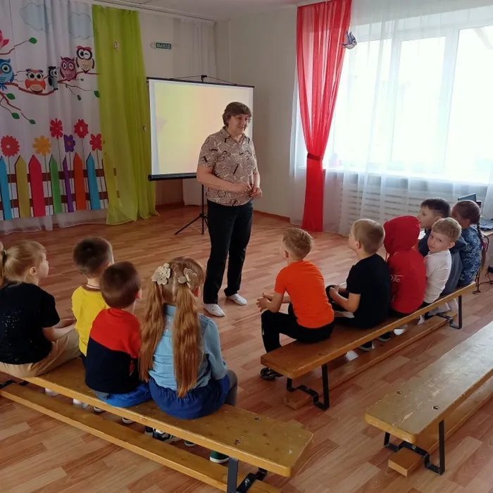 Экологический час «О тех, кто плавает, летает, жужжит, мяукает и лает»