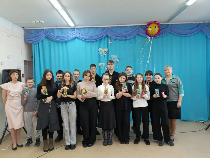 Конкурсно-игровую программу «А ну-ка, девушки!».