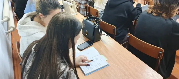 Эмодзи-батл «Между слов и смайлов»