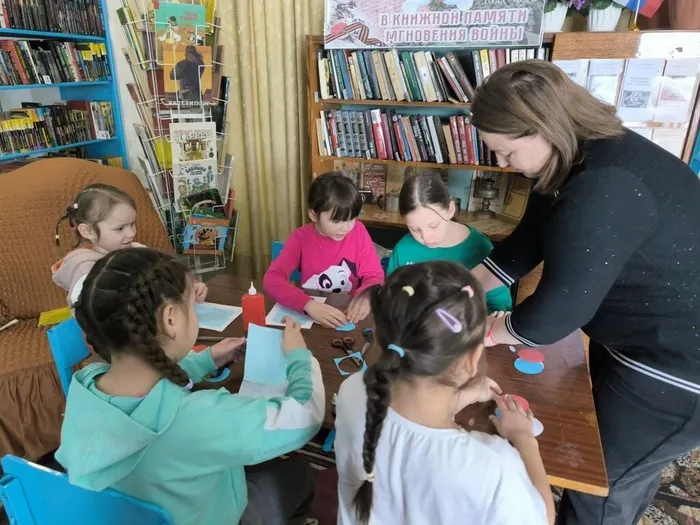 Творческое занятие «Открытка папе»