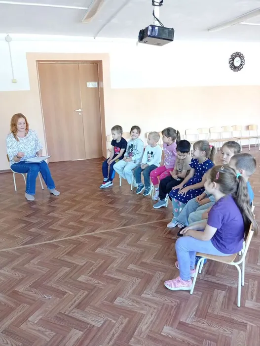 Он бежит по проводам и приходит в гости к нам.