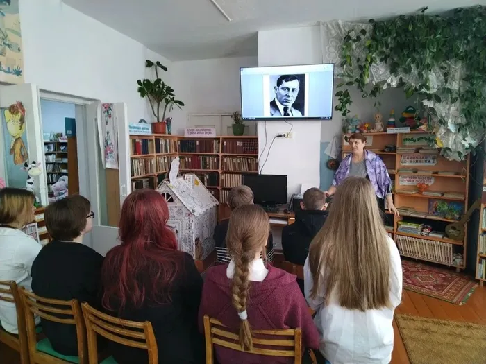 Поэтический час «Имя поэта в сердце живёт»