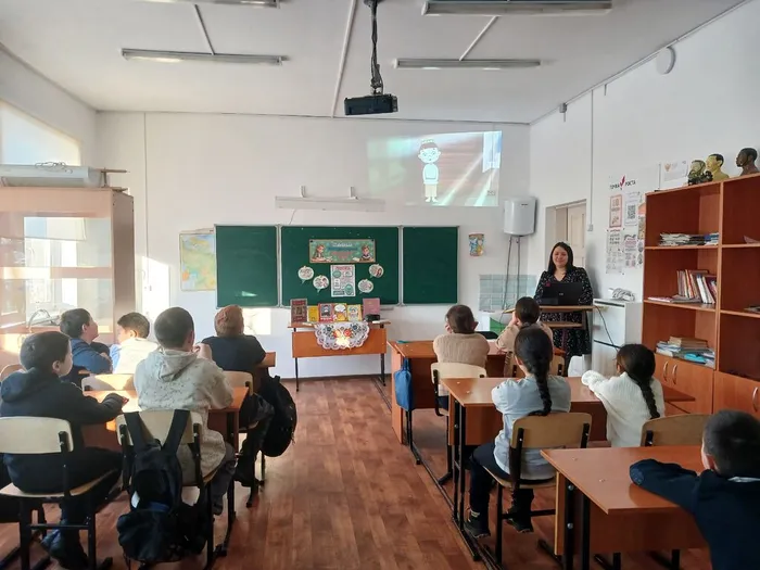 Фольклорно-игровой час «Знатоки родного языка»