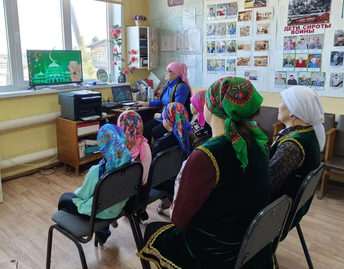 Информационный час «Праздник радостный и священный»