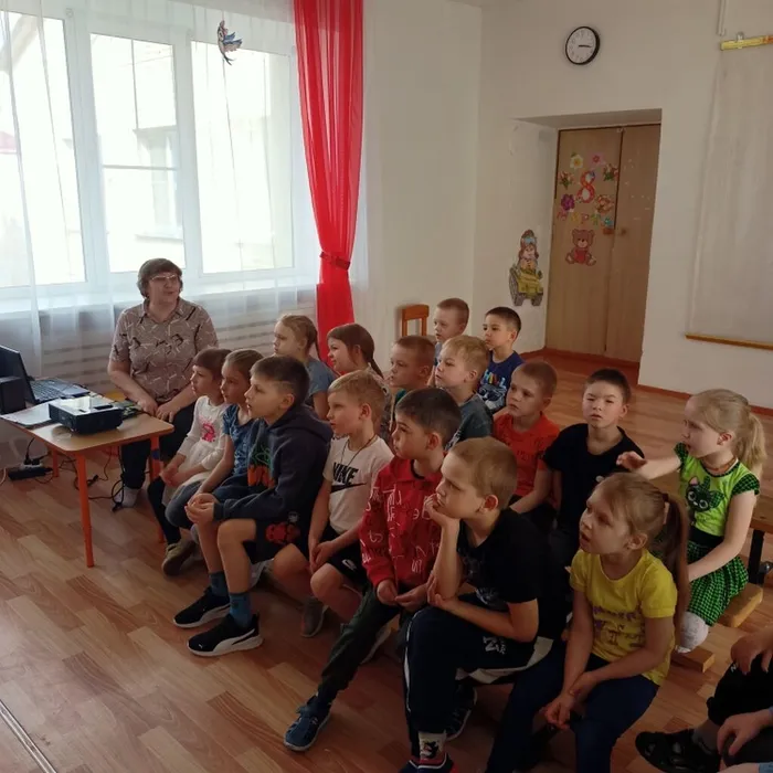 Экологический час «О тех, кто плавает, летает, жужжит, мяукает и лает»