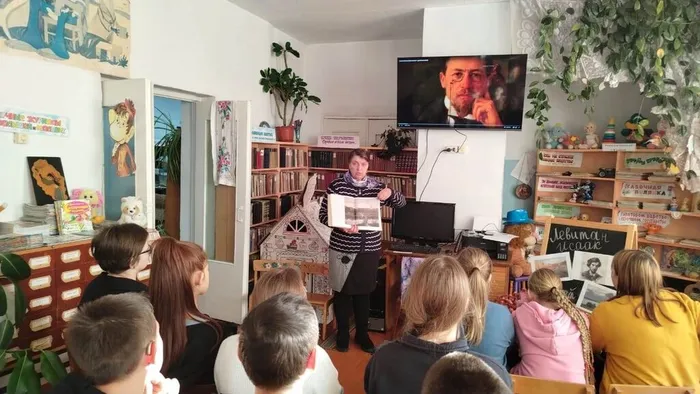 Урок-вернисаж «Улыбкой ясною природа сквозь сон встречает утро года…»