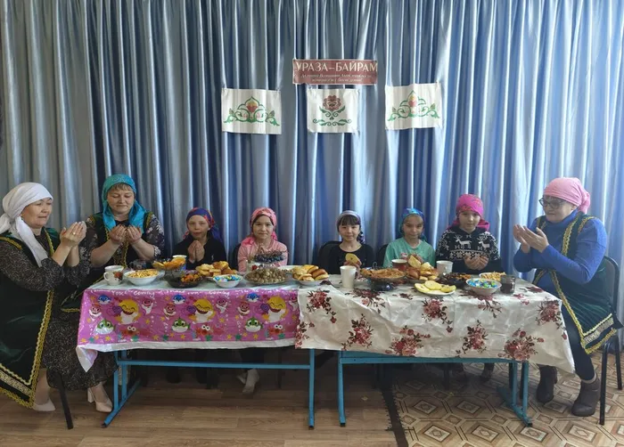 Информационный час «Праздник радостный и священный»